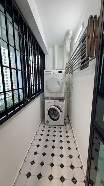 438B Sengkang West Avenue, 438B Sengkang West Avenue, 3 Bedrooms, 1,012 sqft, HDB Flat For Rent, by Mick Ho, 500220832 - Balcony - PropertyGuru.com.sg