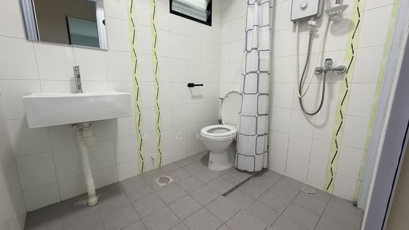 438B Sengkang West Avenue, 438B Sengkang West Avenue, 3 Bedrooms, 1,012 sqft, HDB Flat For Rent, by Mick Ho, 500220832 - Bathroom - PropertyGuru.com.sg