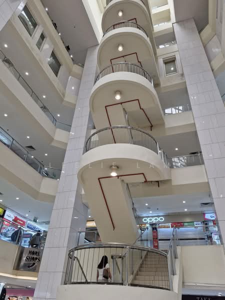 Lucky Plaza, 304 Orchard Road, 3,045 sqft, Food & Beverage For Sale, by Leslie Lam, 500220840 - CommercialGuru.com.sg