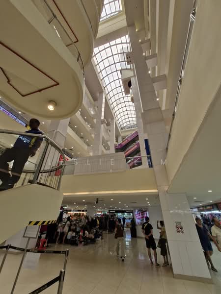 Lucky Plaza, 304 Orchard Road, 118 sqft, Mall Shop For Sale, by Leslie Lam, 500220841 - CommercialGuru.com.sg