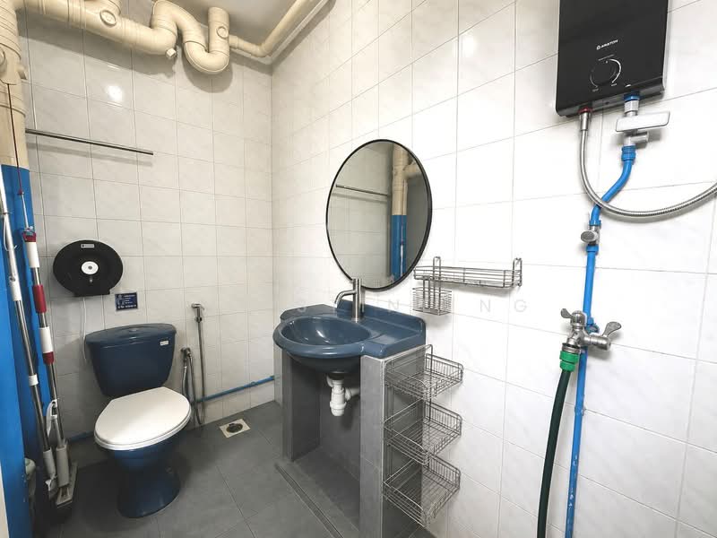 517D Jurong West Street 52, 517D Jurong West Street 52, Boon Lay / Jurong / Tuas, Room Rental, 350 sqft, HDB Flat For Rent, by Christine Ng, 500220853 - Bathroom - PropertyGuru.com.sg