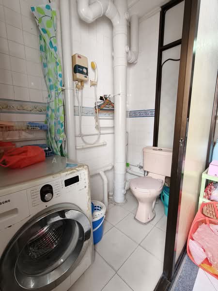 221 Bukit Batok East Avenue 3, 221 Bukit Batok East Avenue 3, 4 Bedrooms, 1,603 sqft, HDB Flat For Sale, by Alex Teoh, 500220859 - Bathroom - PropertyGuru.com.sg