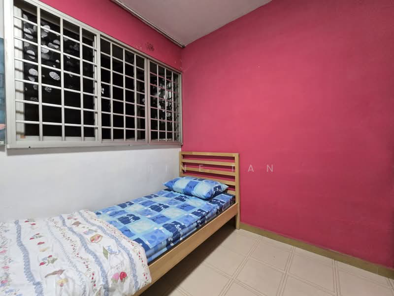 224 Serangoon Avenue 4, 224 Serangoon Avenue 4, 3 Bedrooms, 1,001 sqft, HDB Flat For Sale, by Carine Tan, 500220864 - Bedroom - PropertyGuru.com.sg
