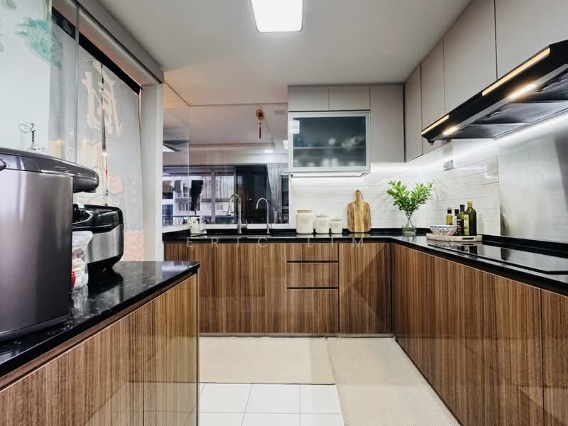 Bellewoods, 122 Woodlands Avenue 5, 5 Bedrooms, 1,528 sqft, Executive Condominium For Sale, by Eric Lim, 500220874 - Kitchen - PropertyGuru.com.sg