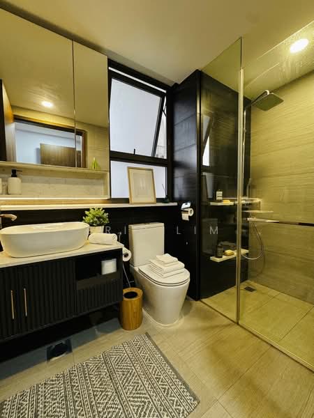 Bellewoods, 122 Woodlands Avenue 5, 5 Bedrooms, 1,528 sqft, Executive Condominium For Sale, by Eric Lim, 500220874 - Bathroom - PropertyGuru.com.sg