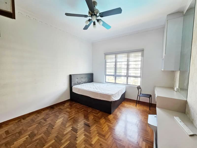 Azalea Park Condo, 2 Flora Road, 3 Bedrooms, 1,057 sqft, Condominium For Sale, by Leeon Ling, 500220878 - Bedroom - PropertyGuru.com.sg