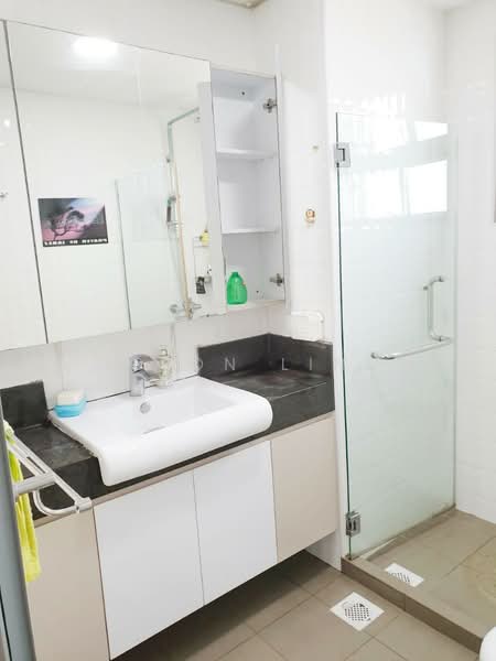 Azalea Park Condo, 2 Flora Road, 3 Bedrooms, 1,057 sqft, Condominium For Sale, by Leeon Ling, 500220878 - Bathroom - PropertyGuru.com.sg