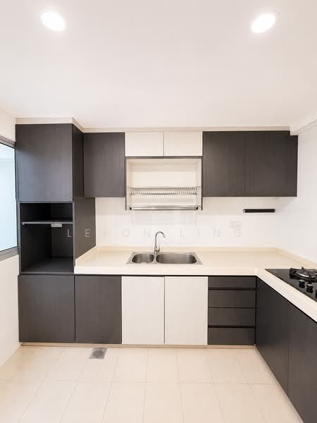 Azalea Park Condo, 2 Flora Road, 3 Bedrooms, 1,507 sqft, Condominium For Sale, by Leeon Ling, 500220878 - Kitchen - PropertyGuru.com.sg