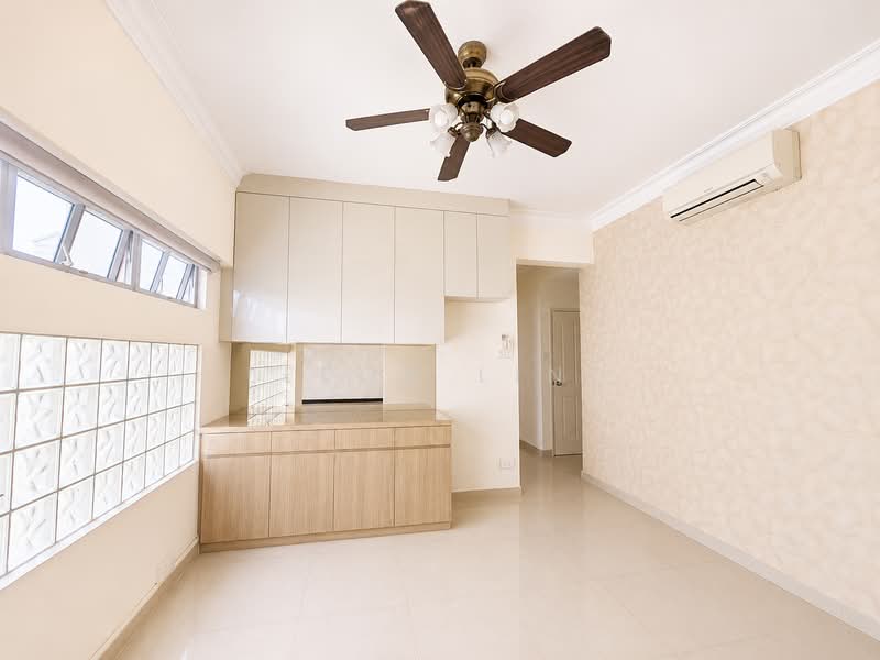 Azalea Park Condo, 2 Flora Road, 3 Bedrooms, 1,507 sqft, Condominium For Sale, by Leeon Ling, 500220878 - Living Room - PropertyGuru.com.sg