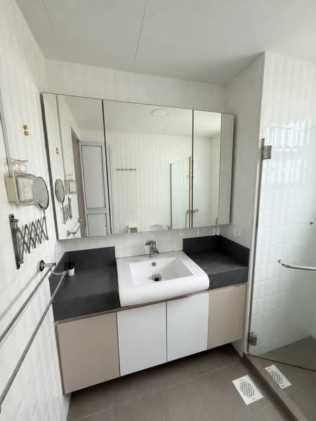 Azalea Park Condo, 2 Flora Road, 3 Bedrooms, 1,507 sqft, Condominium For Sale, by Leeon Ling, 500220878 - Bathroom - PropertyGuru.com.sg