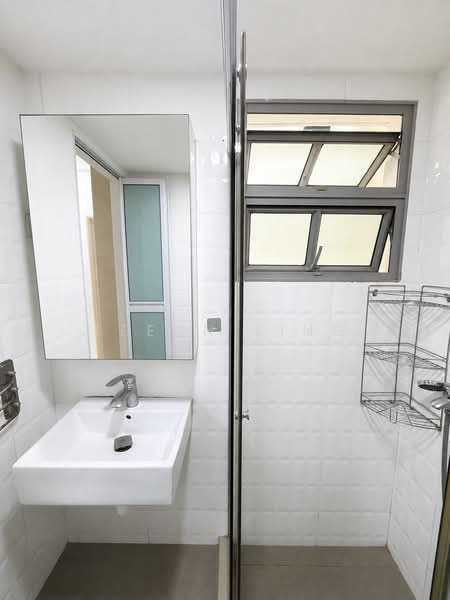 Azalea Park Condo, 2 Flora Road, 3 Bedrooms, 1,507 sqft, Condominium For Sale, by Leeon Ling, 500220878 - Bathroom - PropertyGuru.com.sg