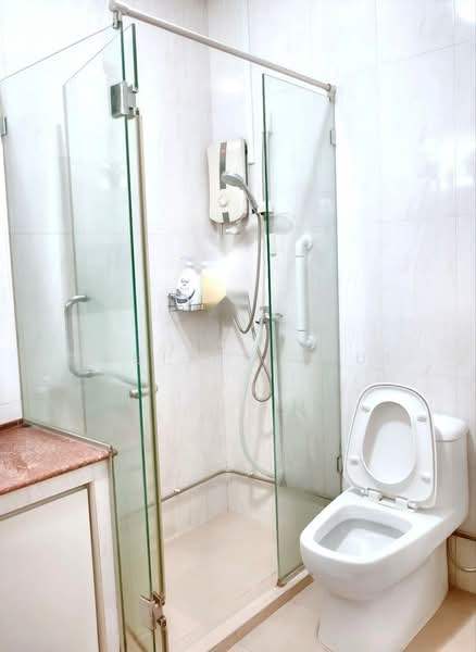 726 Jurong West Avenue 5, 726 Jurong West Avenue 5, 3 Bedrooms, 1,571 sqft, HDB Flat For Sale, by Pauline Chui, 500220881 - Bathroom - PropertyGuru.com.sg