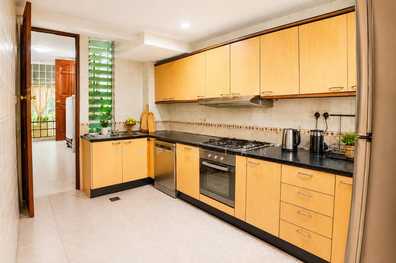 Pinewood Terrace, Pinewood Grove, 6 Bedrooms, 2,583 sqft, Terraced House For Sale, by Maple Tan, 500220886 - Kitchen - PropertyGuru.com.sg