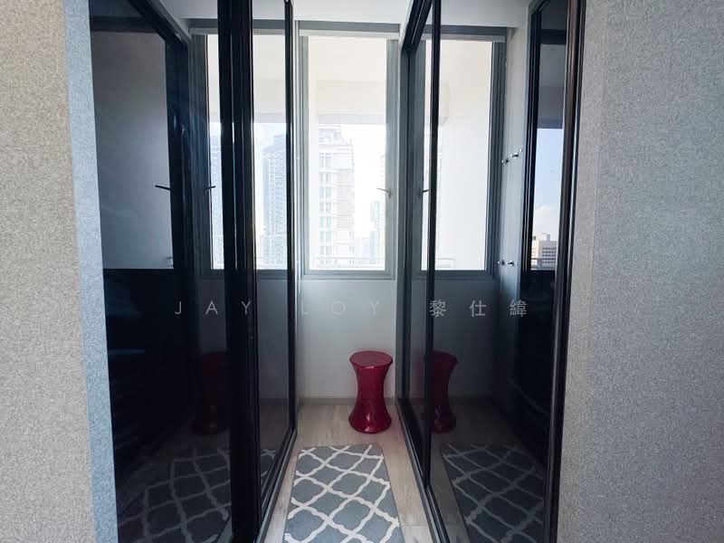 Strata, 1 Essex Road, 3 Bedrooms, 1,636 sqft, Apartment For Sale, by Jay Loy 黎仕緯, 500220891 - Master Bedroom Walk in Wardrobe  - PropertyGuru.com.sg