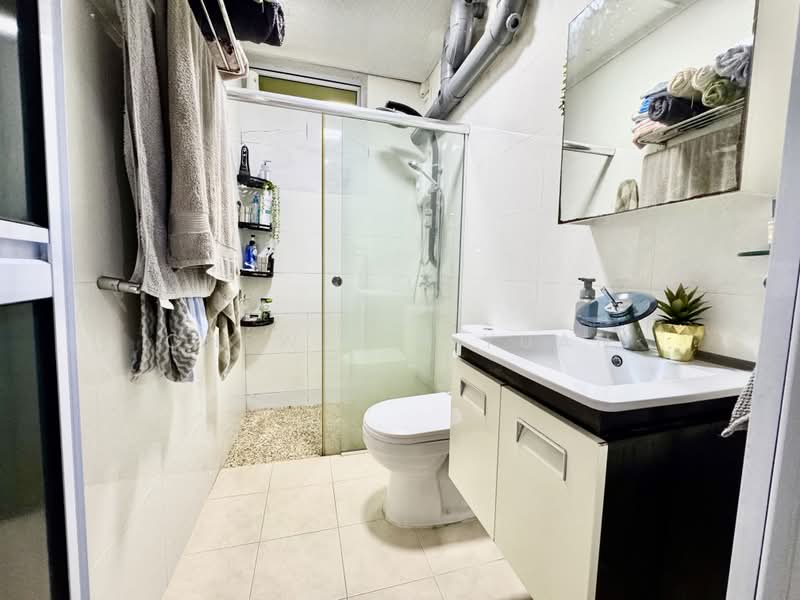 665 Choa Chu Kang Crescent, 665 Choa Chu Kang Crescent, 4 Bedrooms, 1,335 sqft, HDB Flat For Sale, by Chew Lih Yuan, 500220894 - Bathroom - PropertyGuru.com.sg