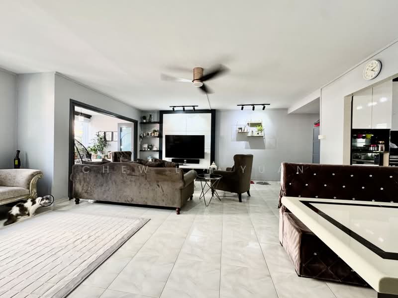 665 Choa Chu Kang Crescent, 665 Choa Chu Kang Crescent, 4 Bedrooms, 1,335 sqft, HDB Flat For Sale, by Chew Lih Yuan, 500220894 - Living Room - PropertyGuru.com.sg