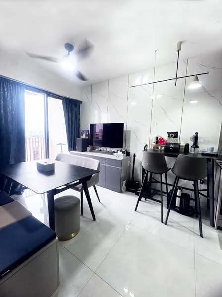 Riverfront Residences, 41 Hougang Avenue 7, 1 Bedroom, 517 sqft, Condominium For Sale, by Iris Ng, 500220895 - Living Room - PropertyGuru.com.sg