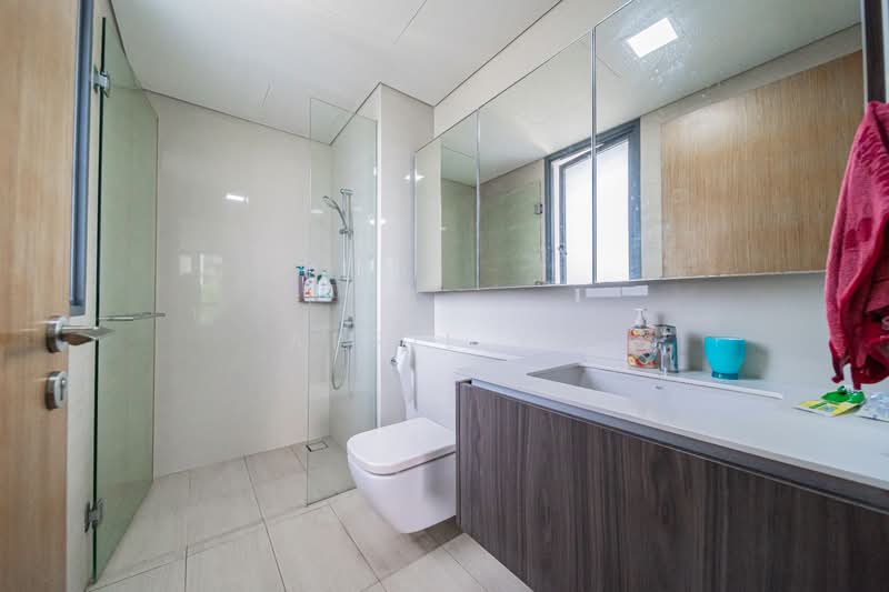 Lakeville, 1 Jurong Lake Link, 4 Bedrooms, 1,270 sqft, Condominium For Rent, by April Xu, 500220898 - Bathroom - PropertyGuru.com.sg