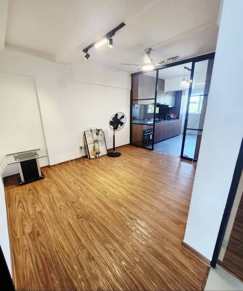 416 Pandan Gardens, 416 Pandan Gardens, 2 Bedrooms, 732 sqft, HDB Flat For Rent, by Eugene Wong, 500220907 - Living Room - PropertyGuru.com.sg