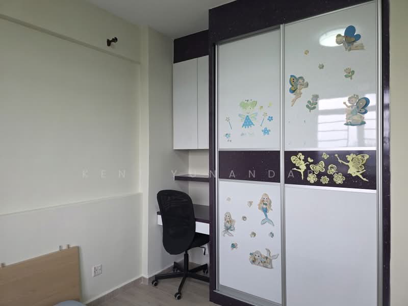 Summerdale, 6 Boon Lay Drive, 3 Bedrooms, 1,324 sqft, Condominium For Rent, by Kent YUNANDAR, 500220911 - Study - PropertyGuru.com.sg