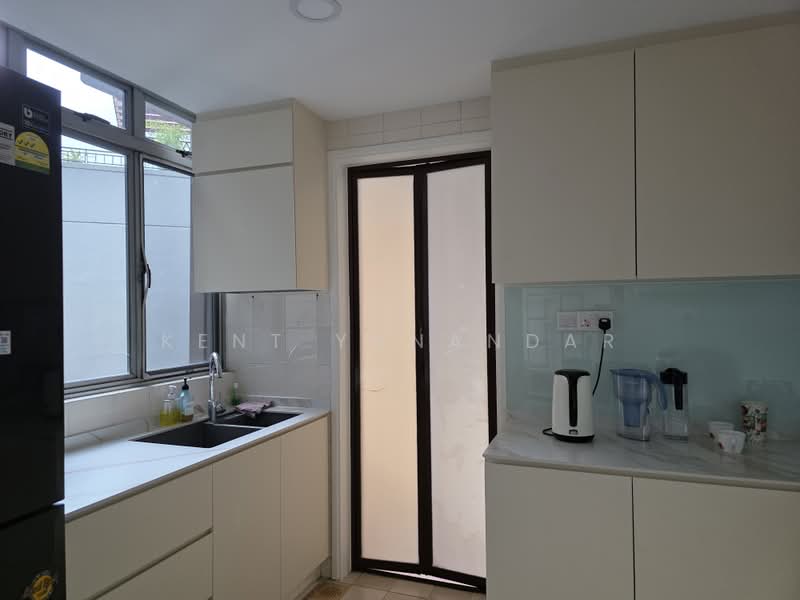 Summerdale, 6 Boon Lay Drive, 3 Bedrooms, 1,324 sqft, Condominium For Rent, by Kent YUNANDAR, 500220911 - Kitchen - PropertyGuru.com.sg