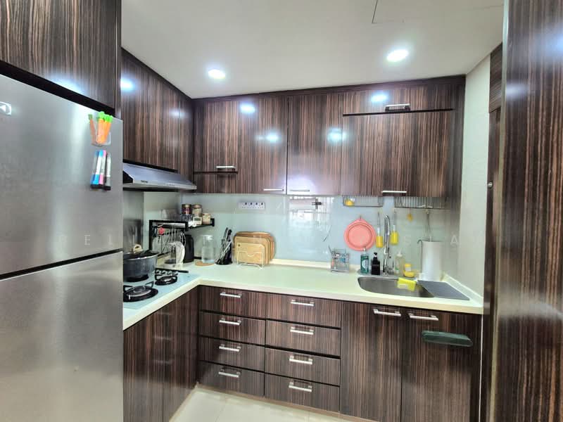 Seasons View, 7 Pemimpin Drive, 3 Bedrooms, 1,152 sqft, Condominium For Sale, by Belle Tan May Sian, 500220913 - Kitchen - PropertyGuru.com.sg