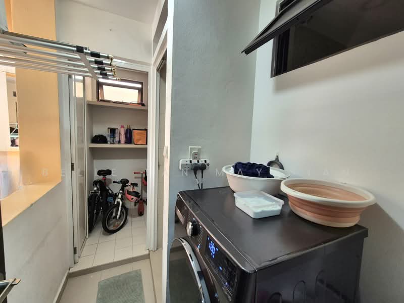 Seasons View, 7 Pemimpin Drive, 3 Bedrooms, 1,152 sqft, Condominium For Sale, by Belle Tan May Sian, 500220913 - Yard - PropertyGuru.com.sg