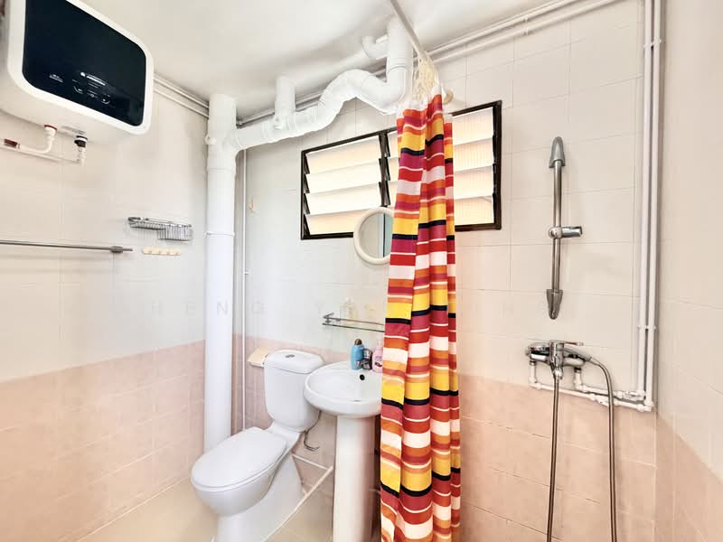 133 Simei Street 1, 133 Simei Street 1, 3 Bedrooms, 1,313 sqft, HDB Flat For Sale, by Heng Yan Ting, 500220919 - Bathroom - PropertyGuru.com.sg