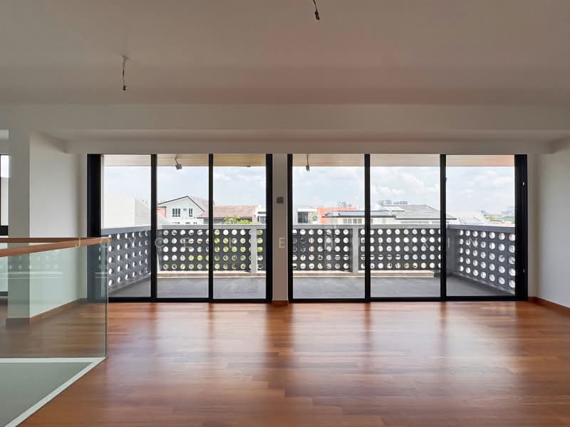 Serangoon Garden Estate, Brockhampton Drive, Hougang / Punggol / Sengkang, 6 Bedrooms, 7,460 sqft, Semi-Detached House For Sale, by Joyce Lye Hui Xin, 500220943 - Balcony - PropertyGuru.com.sg
