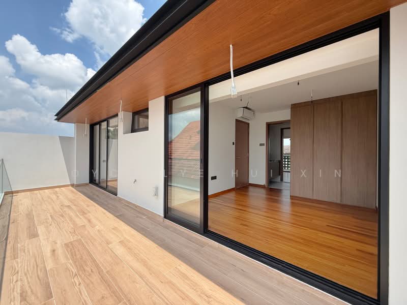 Serangoon Garden Estate, Brockhampton Drive, Hougang / Punggol / Sengkang, 6 Bedrooms, 7,460 sqft, Semi-Detached House For Sale, by Joyce Lye Hui Xin, 500220943 - Balcony - PropertyGuru.com.sg
