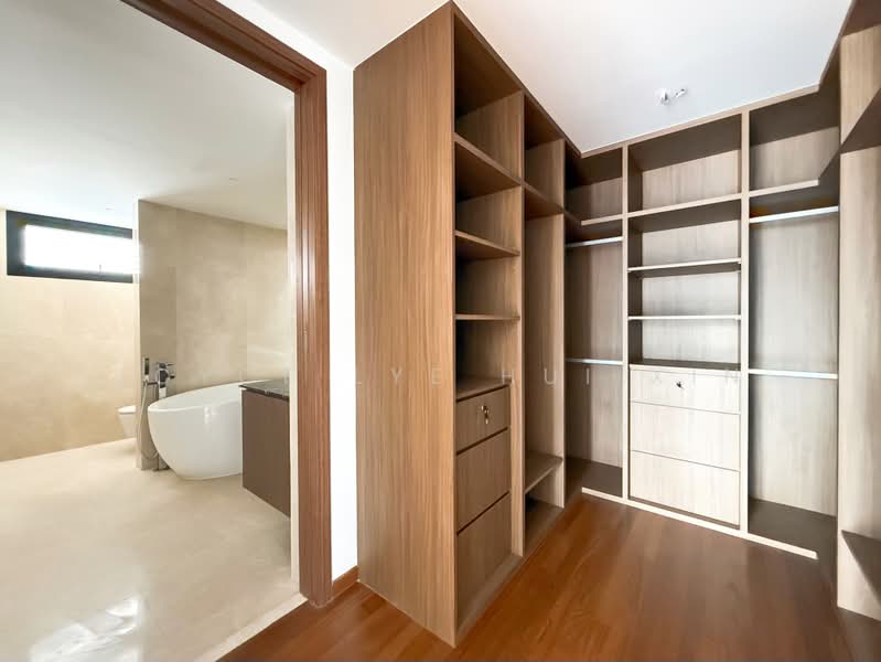 Serangoon Garden Estate, Brockhampton Drive, Hougang / Punggol / Sengkang, 6 Bedrooms, 7,460 sqft, Semi-Detached House For Sale, by Joyce Lye Hui Xin, 500220943 - Bathroom - PropertyGuru.com.sg