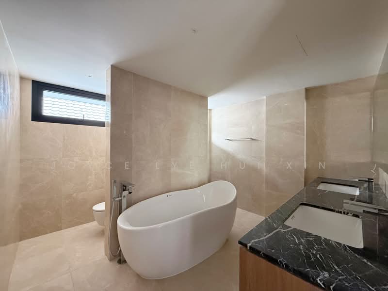 Serangoon Garden Estate, Brockhampton Drive, Hougang / Punggol / Sengkang, 6 Bedrooms, 7,460 sqft, Semi-Detached House For Sale, by Joyce Lye Hui Xin, 500220943 - Bathroom - PropertyGuru.com.sg