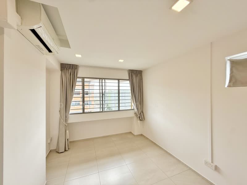 706 Tampines Street 71, 706 Tampines Street 71, 4 Bedrooms, 1,292 sqft, HDB Flat For Sale, by Danielle Sim, 500220951 - Bedroom - PropertyGuru.com.sg