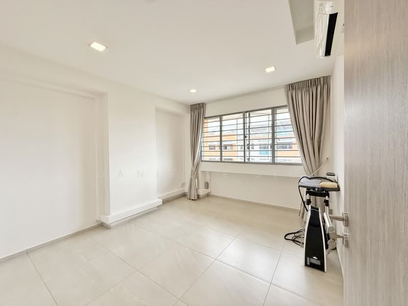 706 Tampines Street 71, 706 Tampines Street 71, 4 Bedrooms, 1,292 sqft, HDB Flat For Sale, by Danielle Sim, 500220951 - Bedroom - PropertyGuru.com.sg