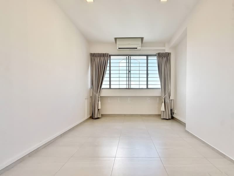 706 Tampines Street 71, 706 Tampines Street 71, 4 Bedrooms, 1,292 sqft, HDB Flat For Sale, by Danielle Sim, 500220951 - Bedroom - PropertyGuru.com.sg