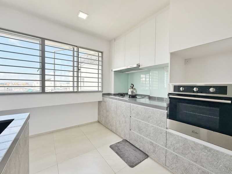 706 Tampines Street 71, 706 Tampines Street 71, 4 Bedrooms, 1,292 sqft, HDB Flat For Sale, by Danielle Sim, 500220951 - Kitchen - PropertyGuru.com.sg