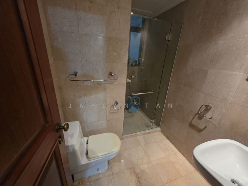 Valley Park, 473 River Valley Road, 2 Bedrooms, 1,216 sqft, Condominium For Sale, by Jaylyn Tan, 500220952 - Bathroom - PropertyGuru.com.sg