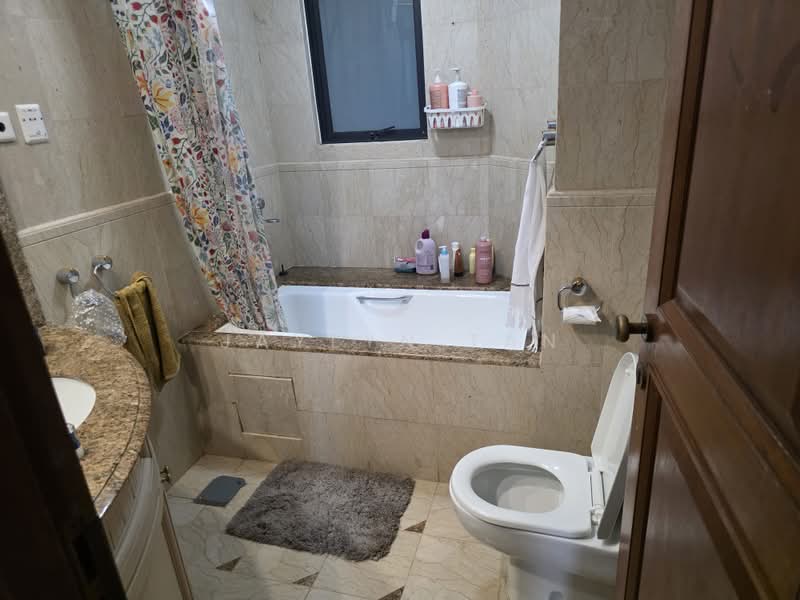 Valley Park, 473 River Valley Road, 2 Bedrooms, 1,216 sqft, Condominium For Sale, by Jaylyn Tan, 500220952 - Bathroom - PropertyGuru.com.sg