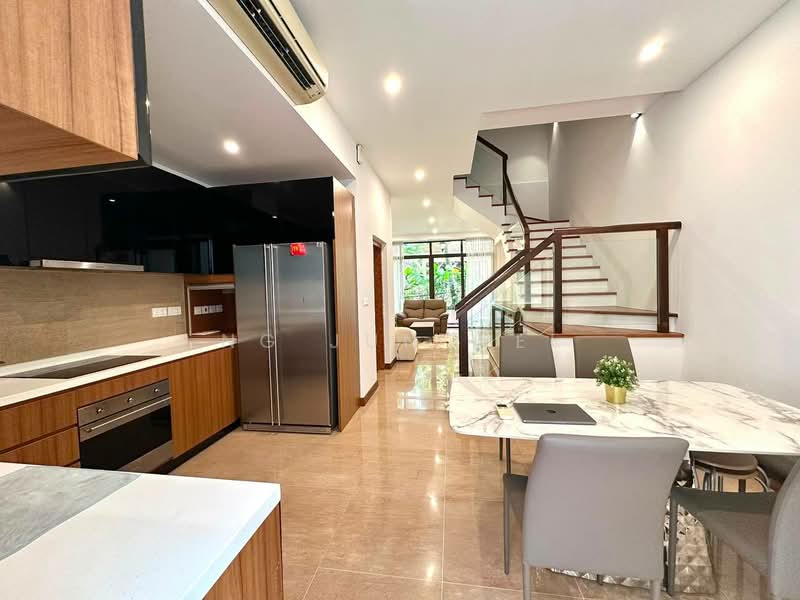 Eleven @ Holland, 11 Holland Link, 5 Bedrooms, 3,735 sqft, Cluster House For Sale, by Ng Jun Wei, 500220978 - Kitchen - PropertyGuru.com.sg