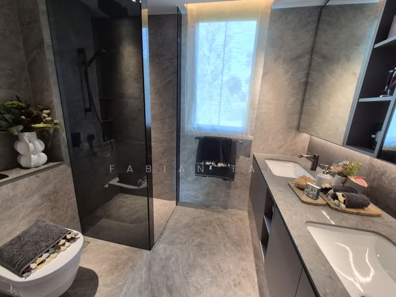 Bukit Timah, , 4 Bedrooms, 1,378 sqft, Condominium For Sale, by Fabian Tan, 500220997 - Bathroom - PropertyGuru.com.sg