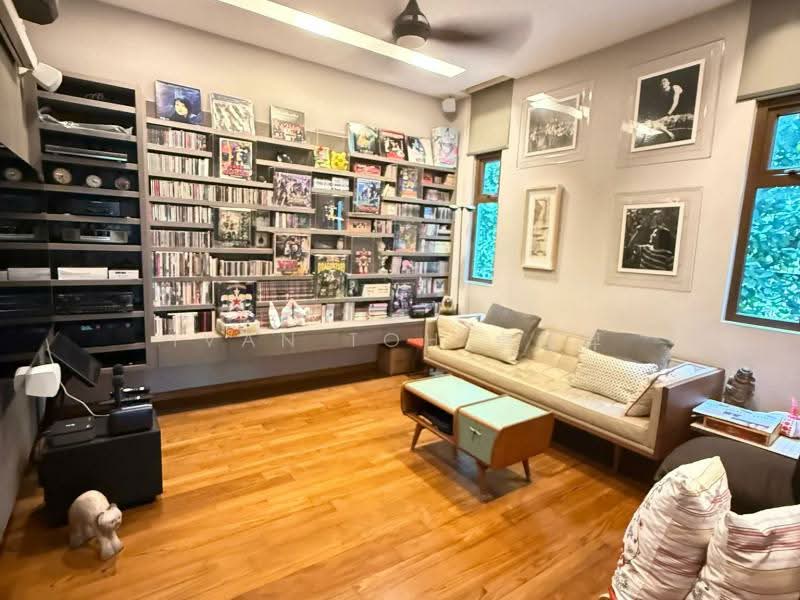 FRANKEL DUNBAR MODERN SEMI-D (4300sqft Land), NICE VERTICAL GARDEN l PROVISION FOR LIFT, 5 Bedrooms, 6,000 sqft, Semi-Detached House For Sale, by Ivan Toh 卓筬羿, 500220999 - Living Room - PropertyGuru.com.sg