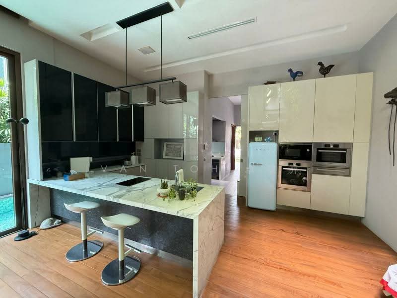 FRANKEL DUNBAR MODERN SEMI-D (4300sqft Land), NICE VERTICAL GARDEN l PROVISION FOR LIFT, 5 Bedrooms, 6,000 sqft, Semi-Detached House For Sale, by Ivan Toh 卓筬羿, 500220999 - Kitchen - PropertyGuru.com.sg