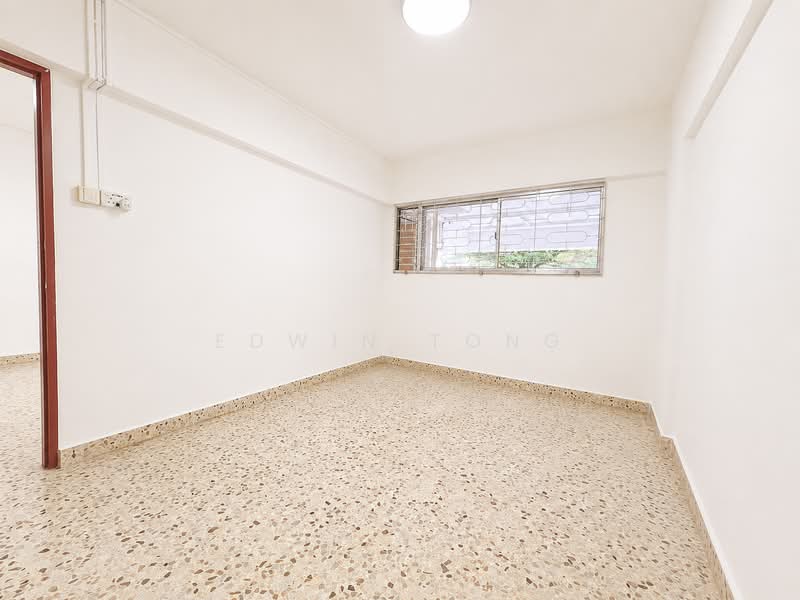 125 Geylang East Avenue 1, 125 Geylang East Avenue 1, 2 Bedrooms, 797 sqft, HDB Flat For Sale, by Edwin Tong, 500221001 - Bedroom common - PropertyGuru.com.sg