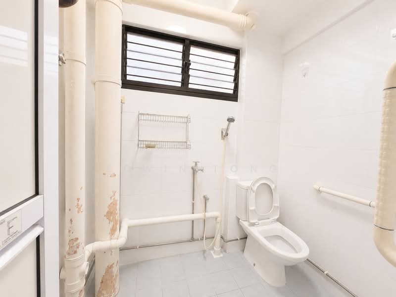 125 Geylang East Avenue 1, 125 Geylang East Avenue 1, 2 Bedrooms, 797 sqft, HDB Flat For Sale, by Edwin Tong, 500221001 - Bathroom Common - PropertyGuru.com.sg