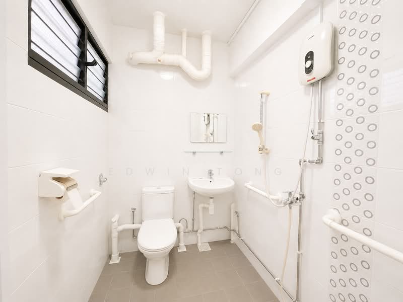 125 Geylang East Avenue 1, 125 Geylang East Avenue 1, 2 Bedrooms, 797 sqft, HDB Flat For Sale, by Edwin Tong, 500221001 - Bathroom Master - PropertyGuru.com.sg