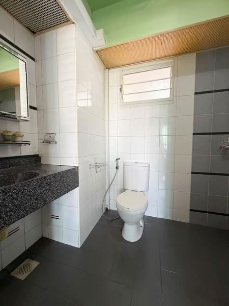 268B Punggol Field, 268B Punggol Field, 3 Bedrooms, 1,001 sqft, HDB Flat For Sale, by Yuna Lim, 500221002 - Bathroom - PropertyGuru.com.sg