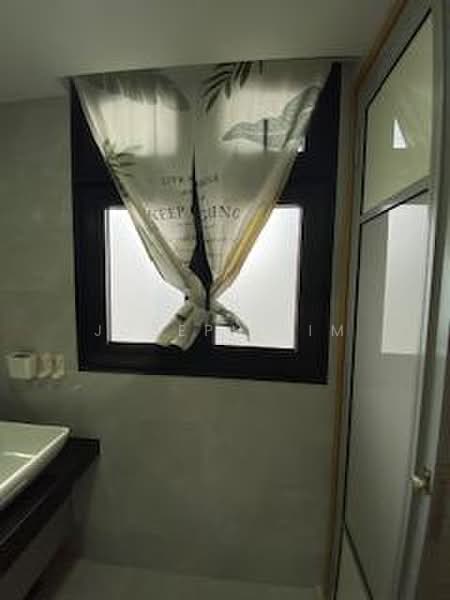 River Isles, Punggol Central, 3 Bedrooms, 900 sqft, Condominium For Sale, by Joseph Lim, 500221011 - Bathroom - PropertyGuru.com.sg