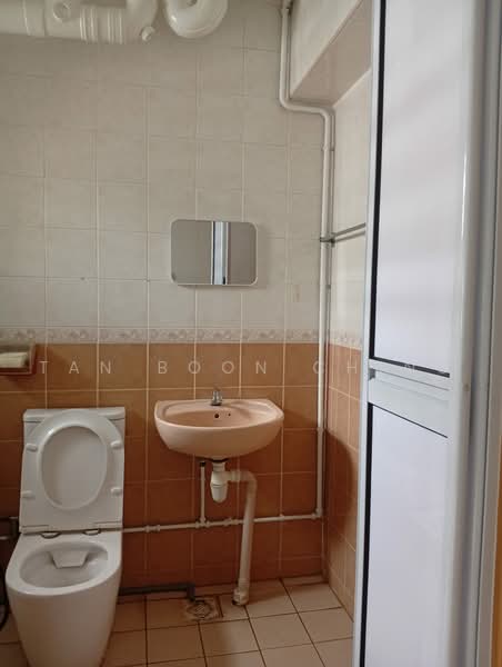 410 Sembawang Drive, 410 Sembawang Drive, Room Rental, 100 sqft, HDB Flat For Rent, by Tan Boon Ching, 500221024 - Bathroom - PropertyGuru.com.sg