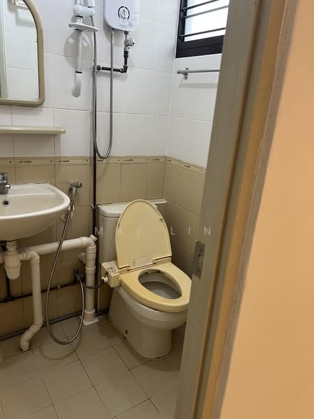 195 Kim Keat Avenue, 195 Kim Keat Avenue, Room Rental, 100 sqft, HDB Flat For Rent, by May Lin, 500221030 - Bathroom - PropertyGuru.com.sg