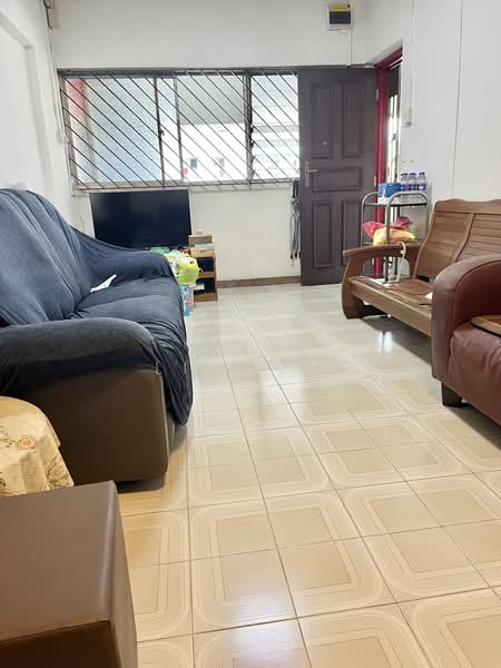 5 Teck Whye Avenue, 5 Teck Whye Avenue, 2 Bedrooms, 796 sqft, HDB Flat For Sale, by Lim Y X, 500221031 - Living Room - PropertyGuru.com.sg
